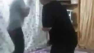 حصري: عارضة ويب كام عراقية جامحة تُملأ في بث مباشر