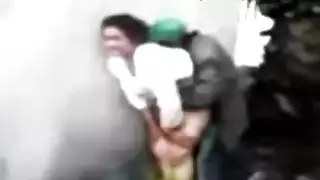 أوgy في حفرة القمامة: حركة جنسية قوية مع عاملين