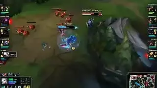 جينا جايمز تئن بصوت عال بينما دانى يضرب كسها على ويب كام