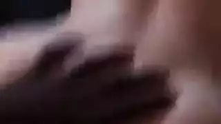 مفاجأة العودة المبكرة: العاهرة الشقراء تتوق لقضيبه الصلب في فمها