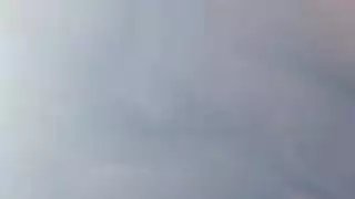 شخصية أم ساخنة تأخذ قضيب عشيقها الشاب الكبير بعمق