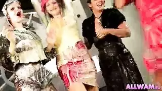 سحاقيات سمراوات راضيات جداً عن بعضهن لدرجة لا تريدن ثالثة—فيديو لحس مهبل مثير