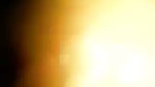 شقراء مفعم بالحيوية تحصل على تدليك مريح من رجل أسود تحبه كثيرًا