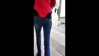 اختراق عميق في فرج منقوع يجعلها تصرخ من المتعة