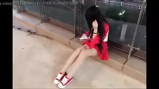 فاتنة الآسيوية تواجه الثلاثي مع اثنين من الرجال السود، والاستمتاع بكل ثانية منه