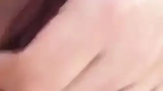 إصبع وحيد ينيك كسها بعمق في فندق إيراني