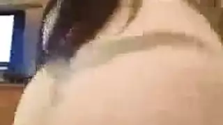 جلسة مثلية أولى: وجهان مثليتان تتبادلان مص القضيب