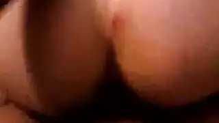 مراهقة ساخنة تطلب ممارسة جنس ثلاثي عنيف مع قضيبين