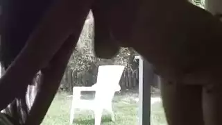 مارينا تتعرض للجماع الخشن والعميق في فرجها المحلوق من قبل رجلها