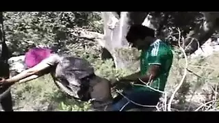 جنس جماعي علني في الحديقة: شاب عربي يضرب حبيبته بقوة