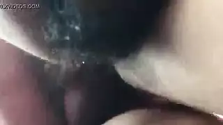 شرج في وضع الكلاب مع قضيب مشعر سميك