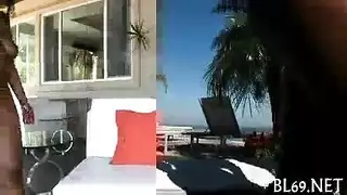 فتاة سمراء تأخذ زب أبيض في نيك شرجي قوي