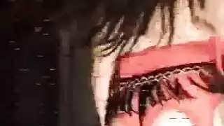 مذيعة عرض إباحي ترقص بطريقة قذرة ثم تأخذه من الخلف