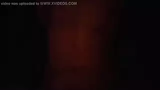 من الخجل إلى الفحش هذه الفتاة قصيرة الشعر تحب مص الزب